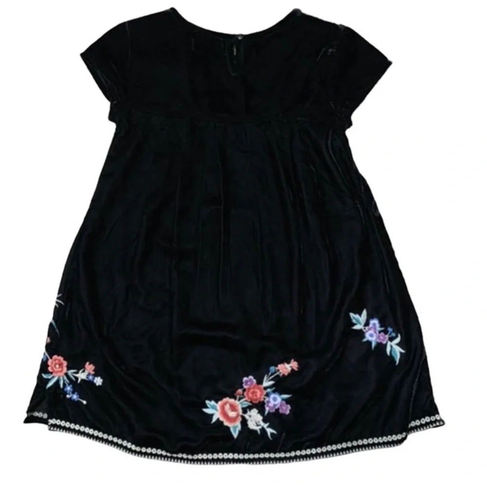 NWT Johnny Was‎ velvet embroidered tunic size M (6-7).